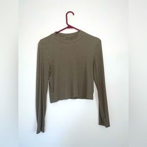 H&M size M solid top